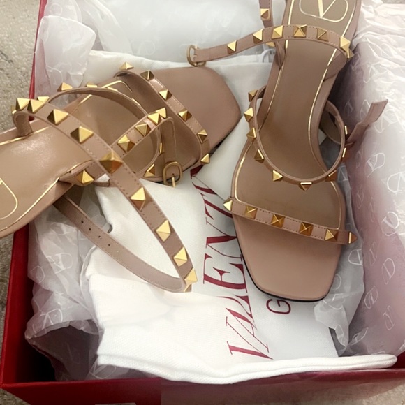 Valentino Garavani Shoes - Picture 2 of 8